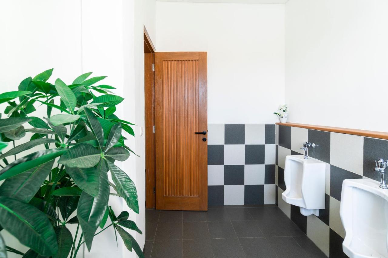 Roomates Surf Camp Canggu By Ini Vie Hospitality Exterior foto