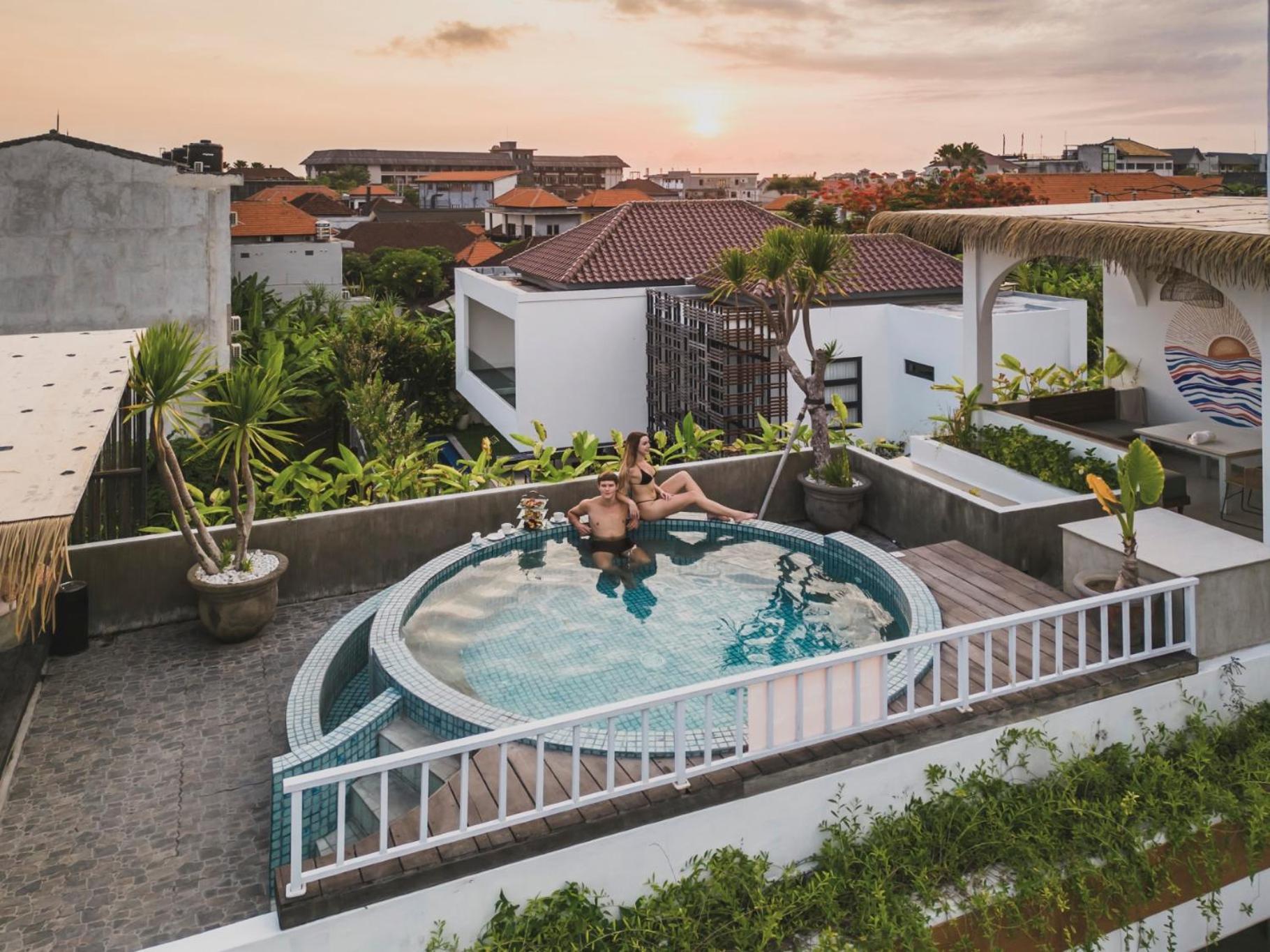 Roomates Surf Camp Canggu By Ini Vie Hospitality Exterior foto