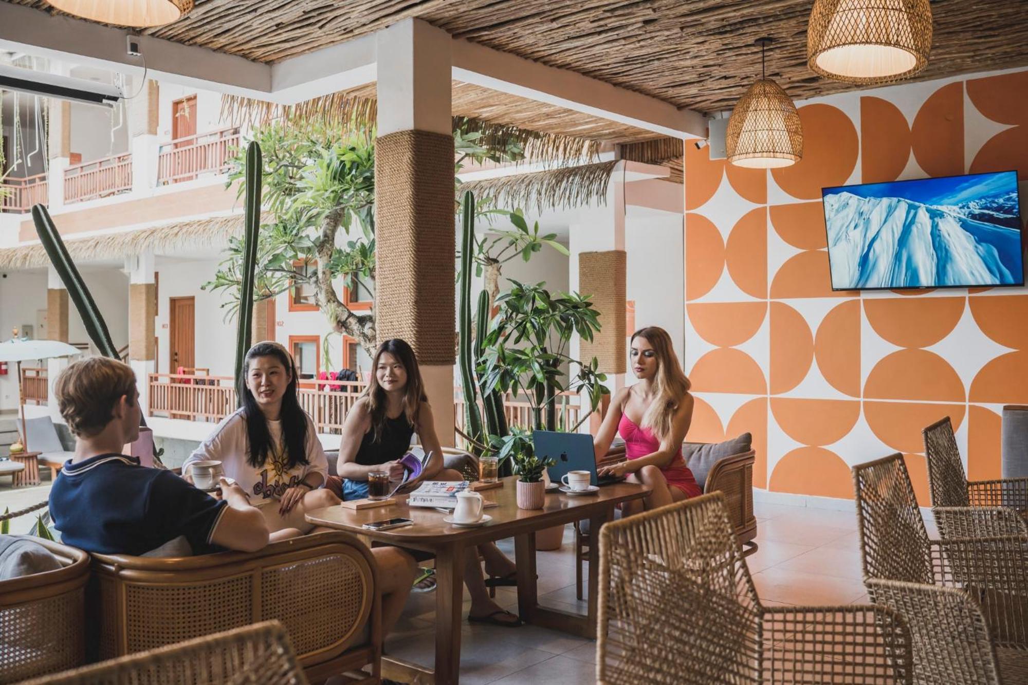 Roomates Surf Camp Canggu By Ini Vie Hospitality Exterior foto