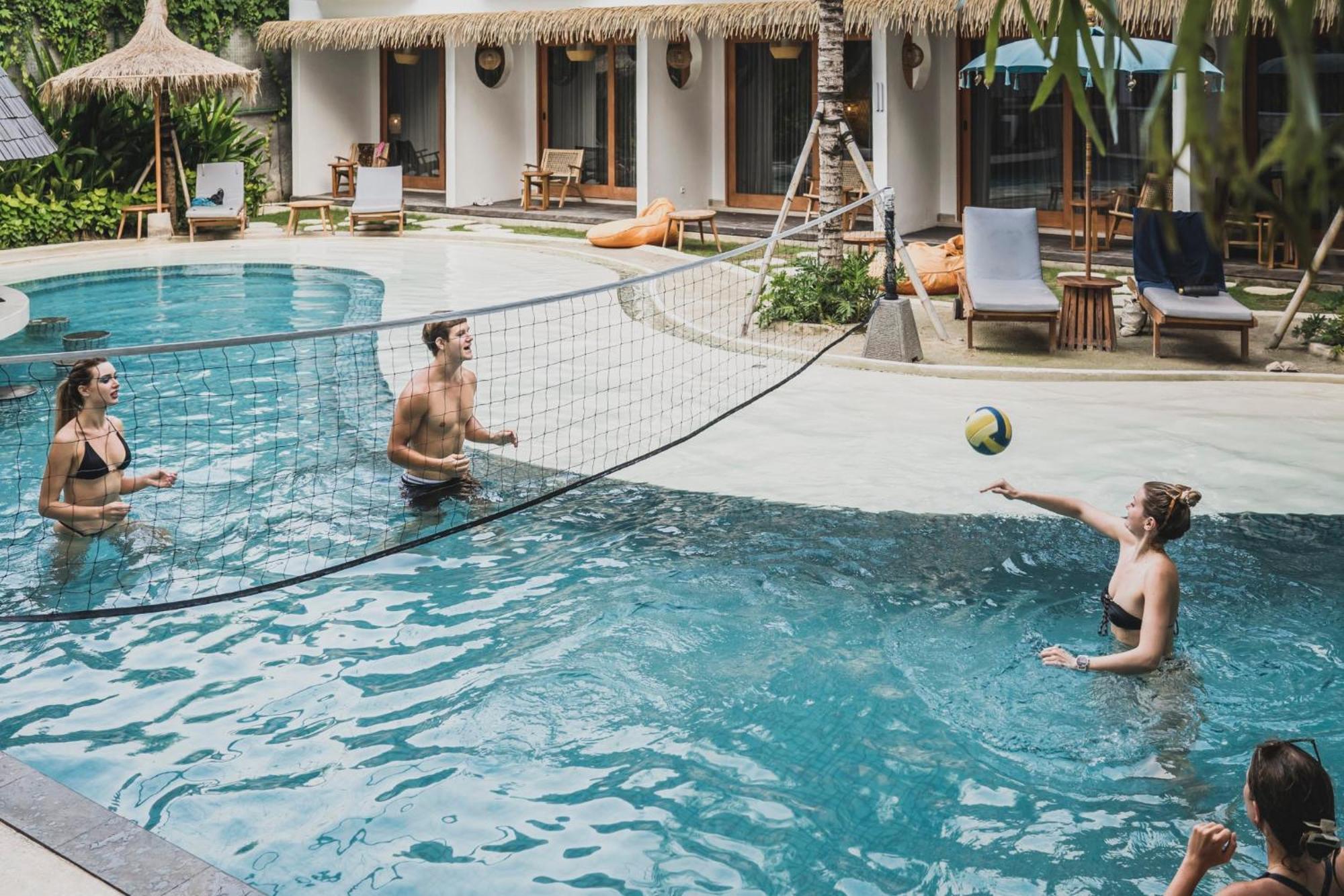 Roomates Surf Camp Canggu By Ini Vie Hospitality Exterior foto