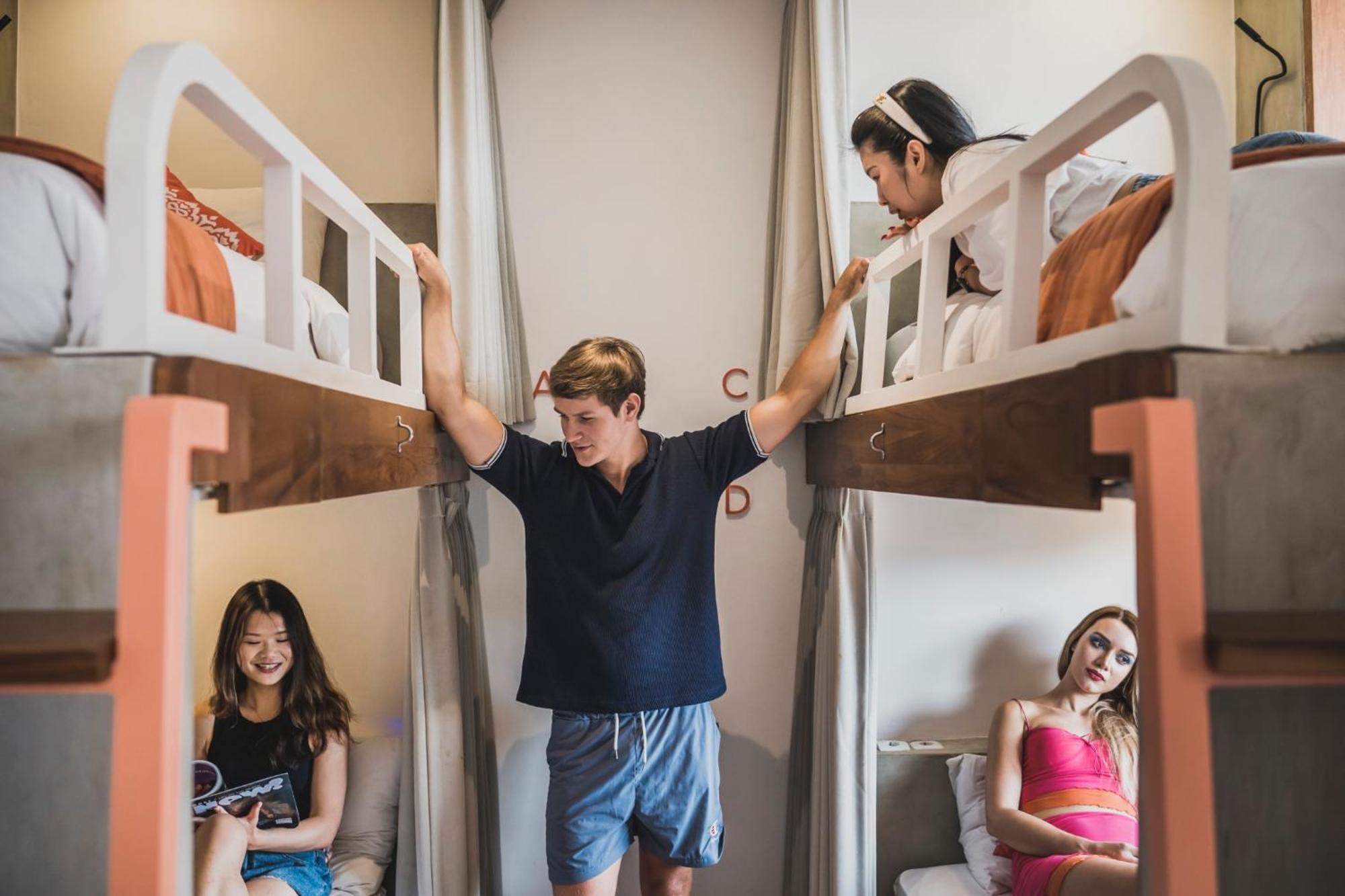 Roomates Surf Camp Canggu By Ini Vie Hospitality Exterior foto
