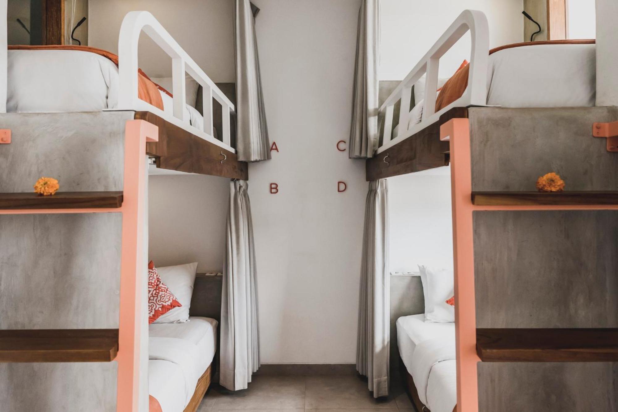 Roomates Surf Camp Canggu By Ini Vie Hospitality Exterior foto